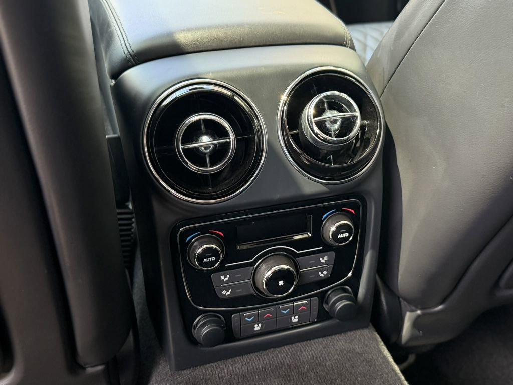 Used 2019 Jaguar XJ L Supercharged RWD image 19