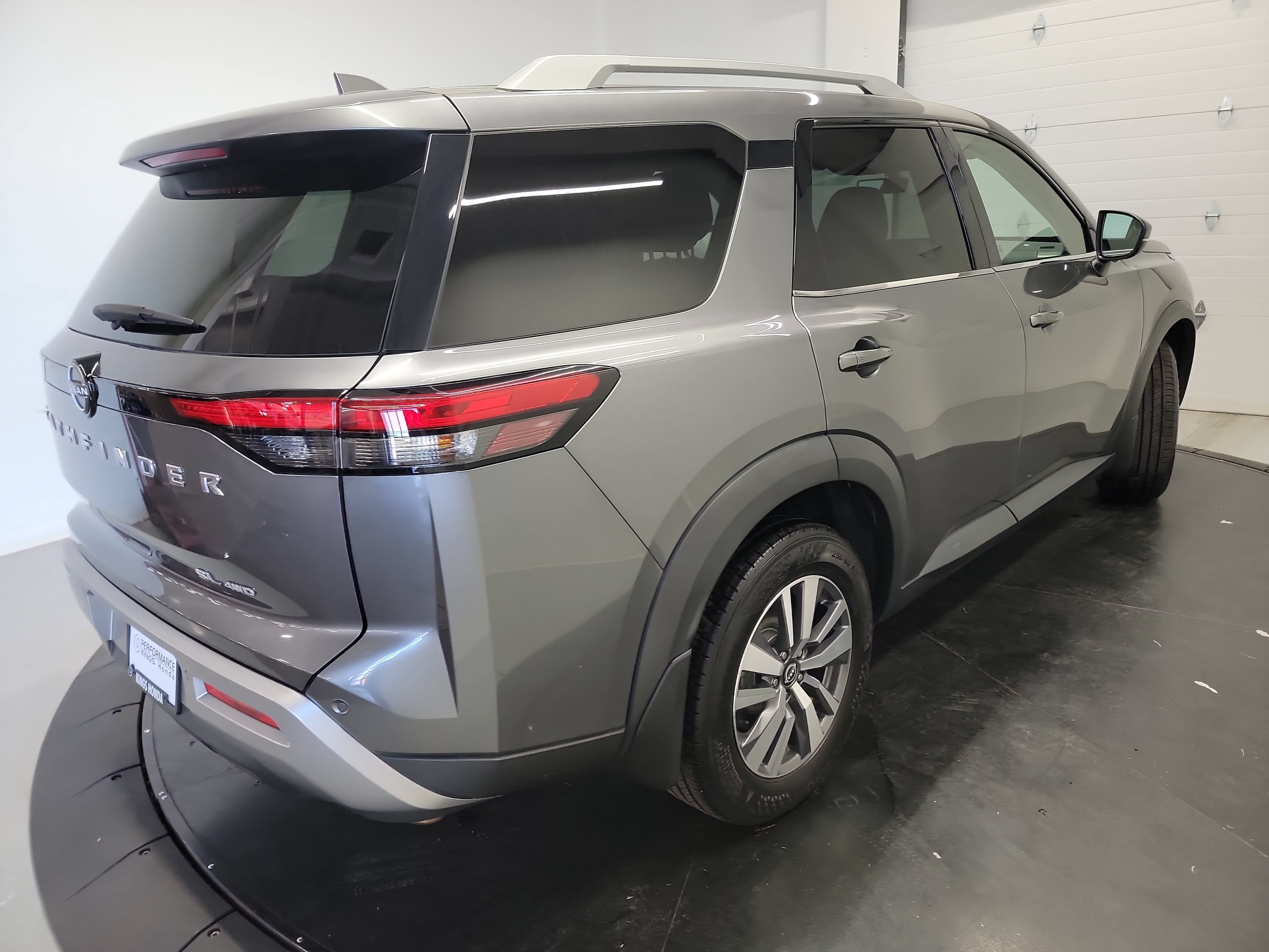 Used 2024 Nissan Pathfinder SL AWD/4WD image 9