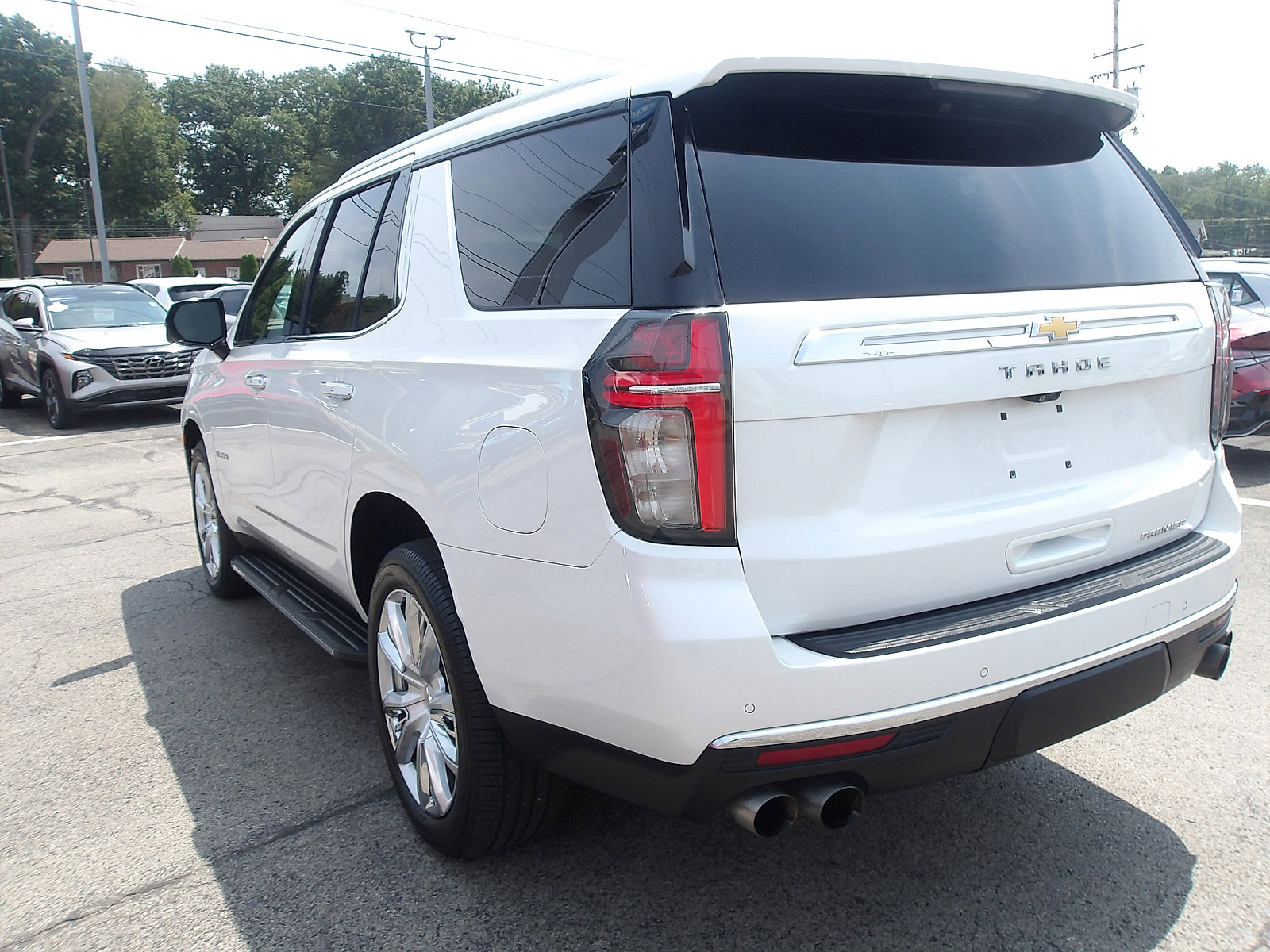 Used 2021 Chevrolet Tahoe Premier w/ Premium Package image 5