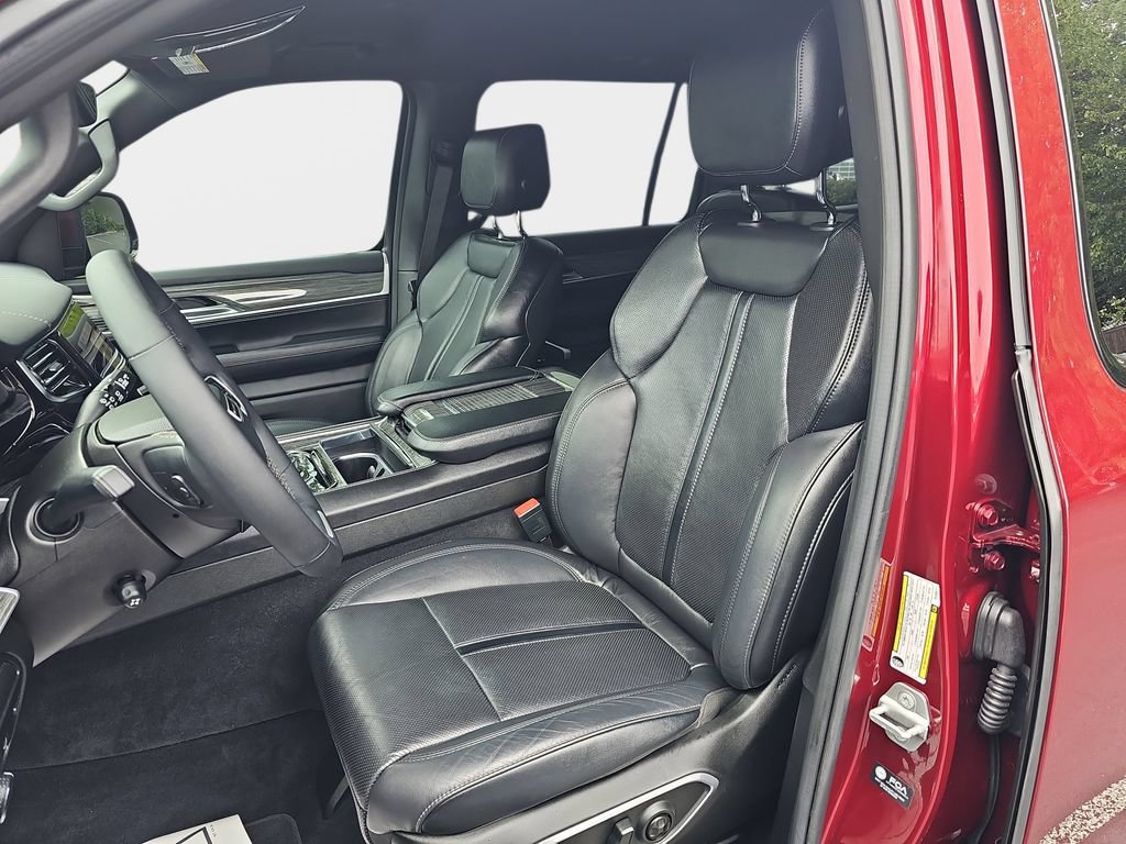 Used 2022 Jeep Wagoneer Series III w/ Flexible Seating Group AWD/4WD image 15