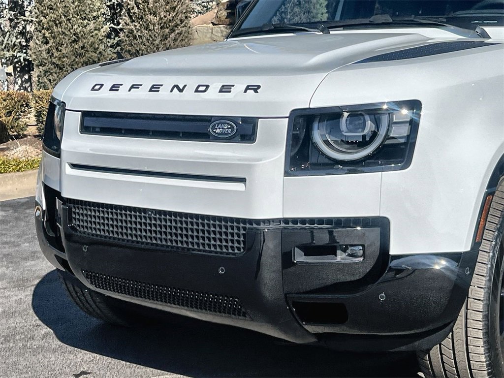 Used 2026 Land Rover Defender 130 X-Dynamic SE image 9