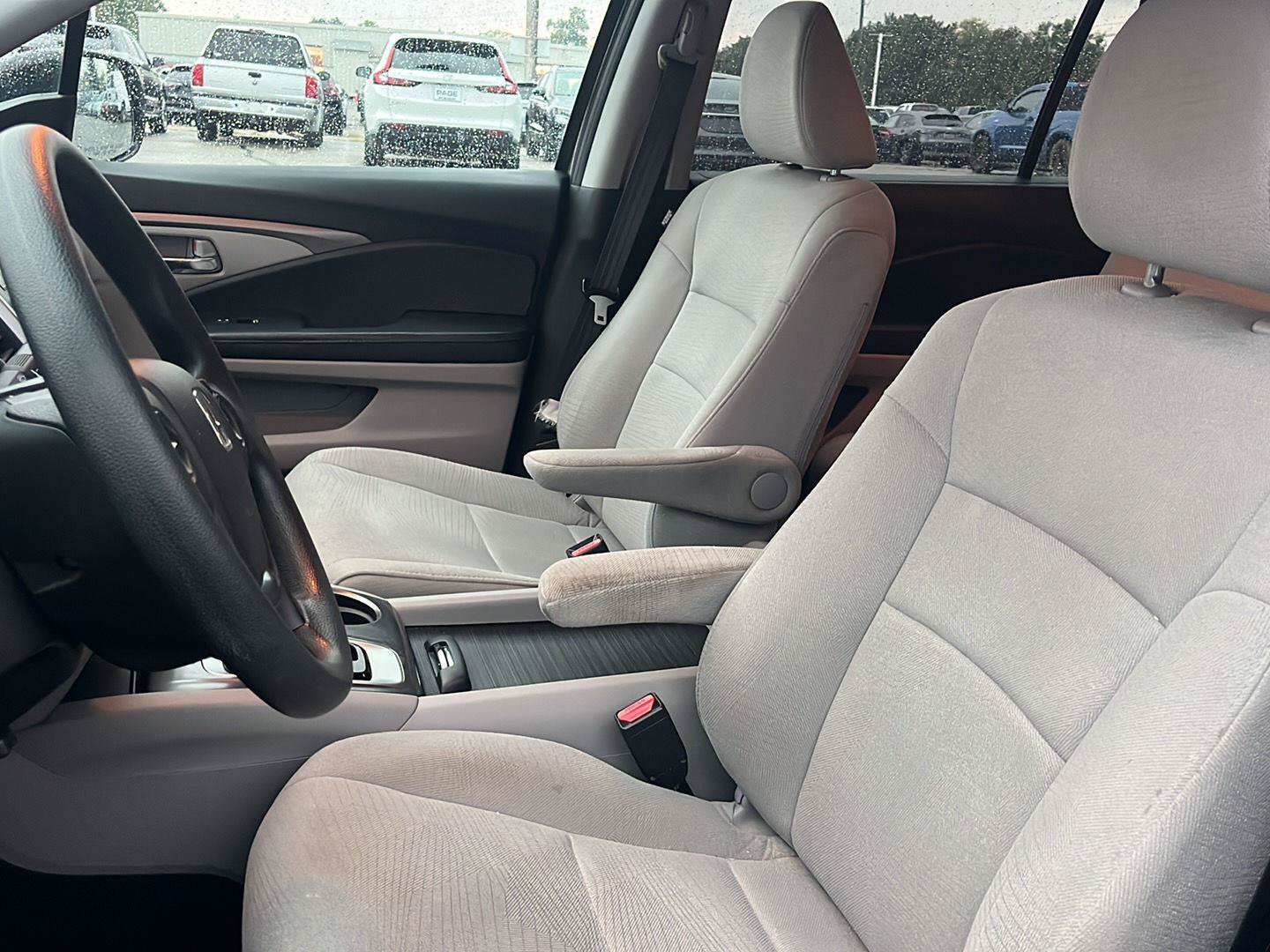 Used 2018 Honda Pilot LX image 2
