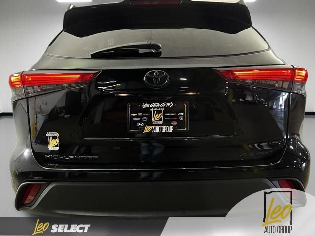 Used 2022 Toyota Highlander XLE image 7