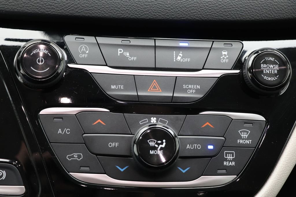 Used 2024 Chrysler Pacifica Touring-L FWD image 23