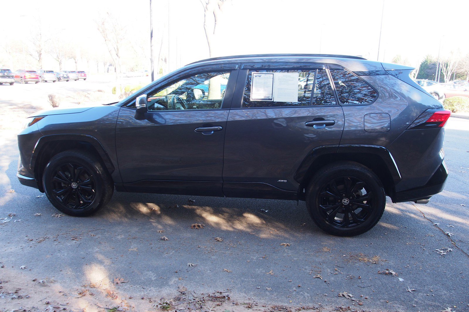 Used 2024 Toyota RAV4 SE image 4