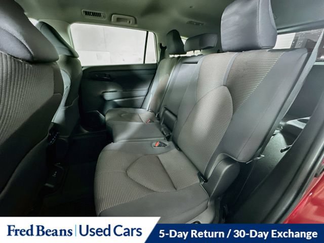 Used 2022 Toyota Highlander LE AWD/4WD image 28