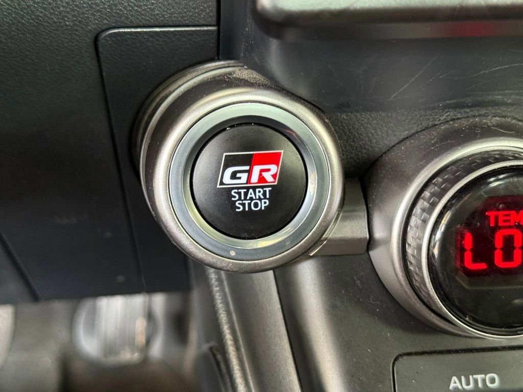 Used 2022 Toyota GR86 w/ ALL Weather Mat Package (TMS) image 23