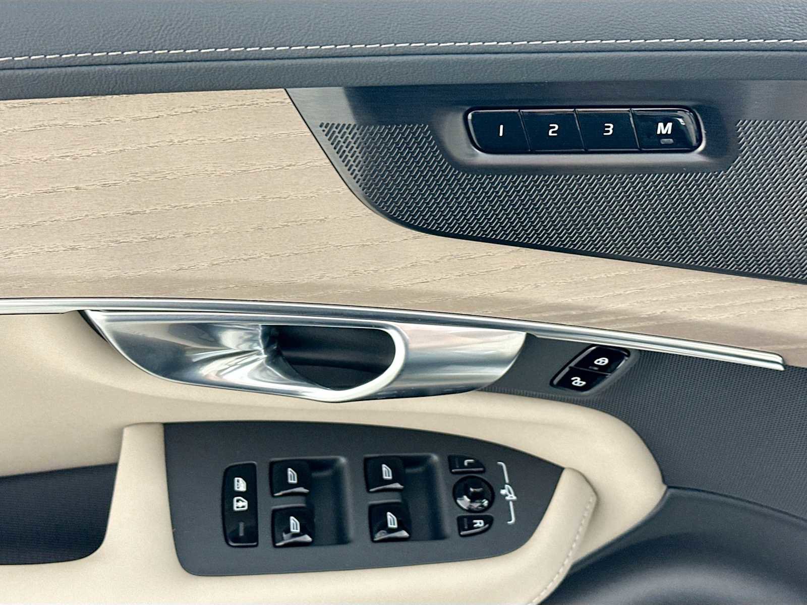 New 2026 Volvo XC90 B5 Plus image 17