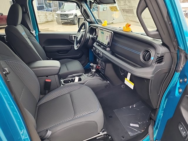 Used 2024 Jeep Wrangler Rubicon w/ Convenience Group image 34
