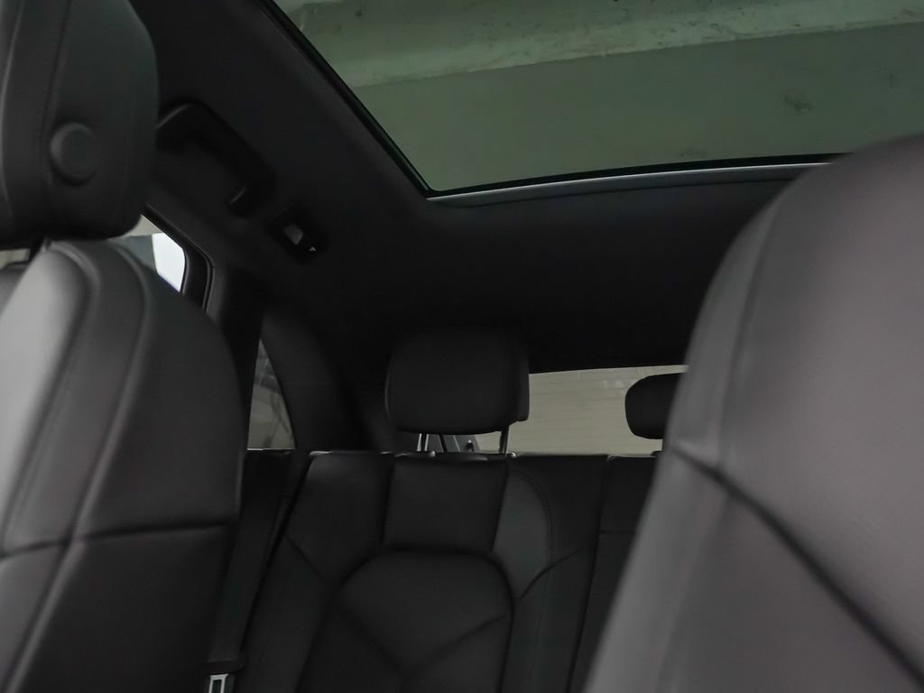 Certified 2026 Porsche Macan Turbo AWD/4WD image 35