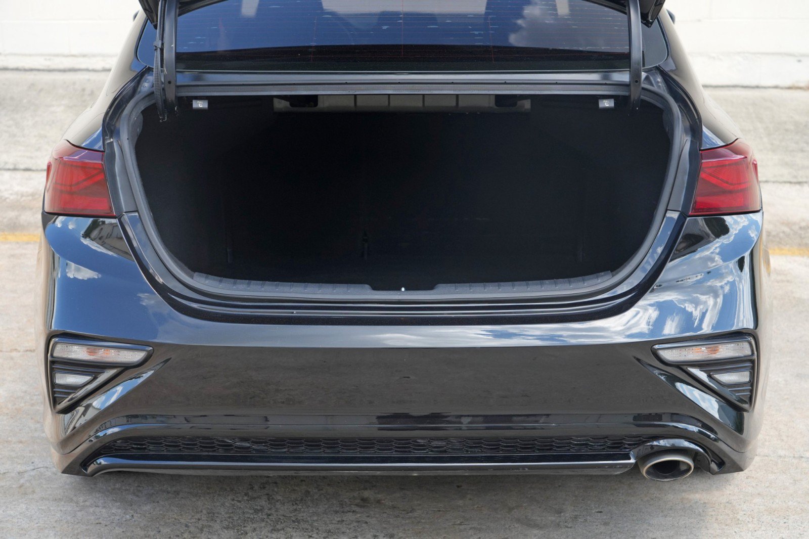 Used 2019 Kia Forte LXS FWD image 9