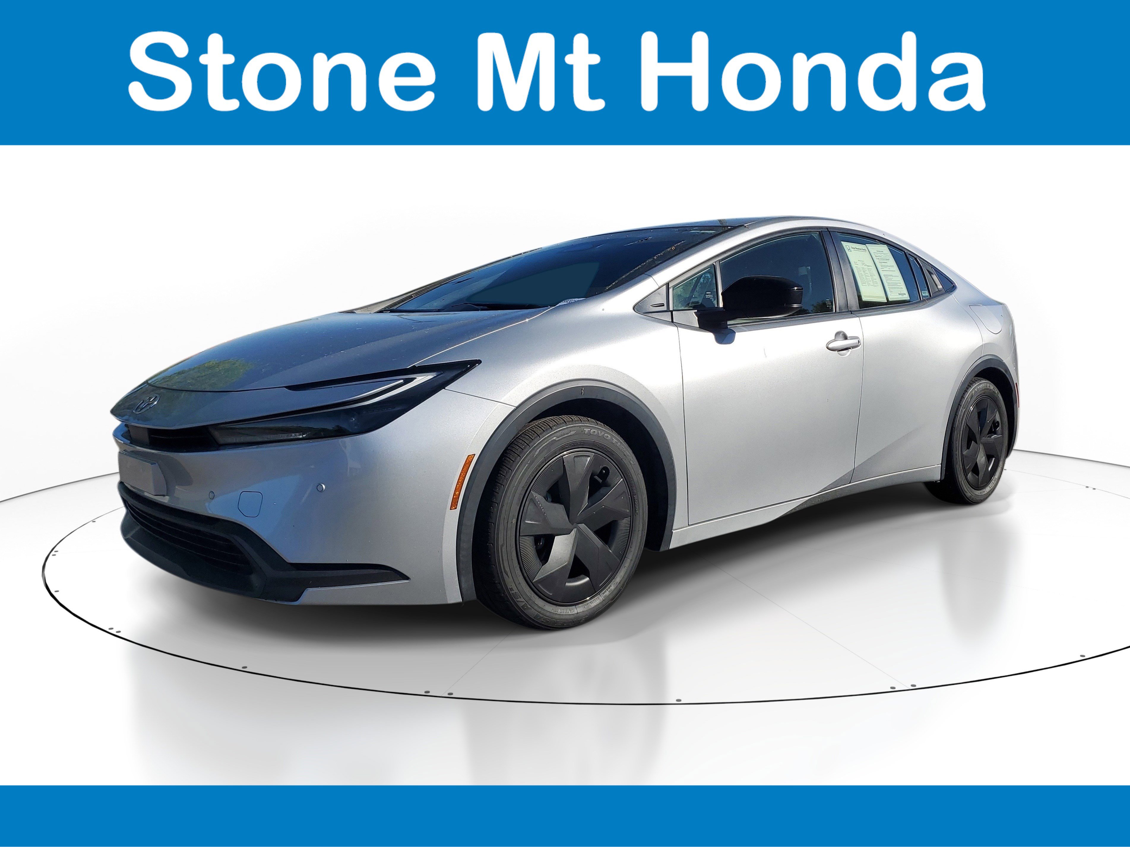 Used 2024 Toyota Prius LE image 3