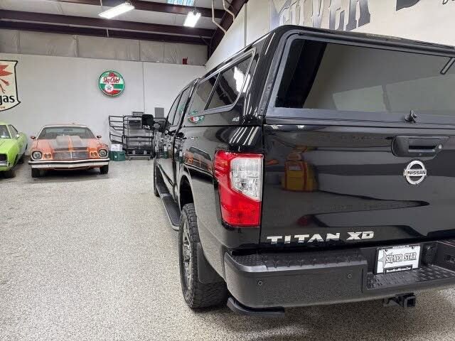 Used 2018 Nissan Titan SL w/ Chrome Package AWD/4WD image 9