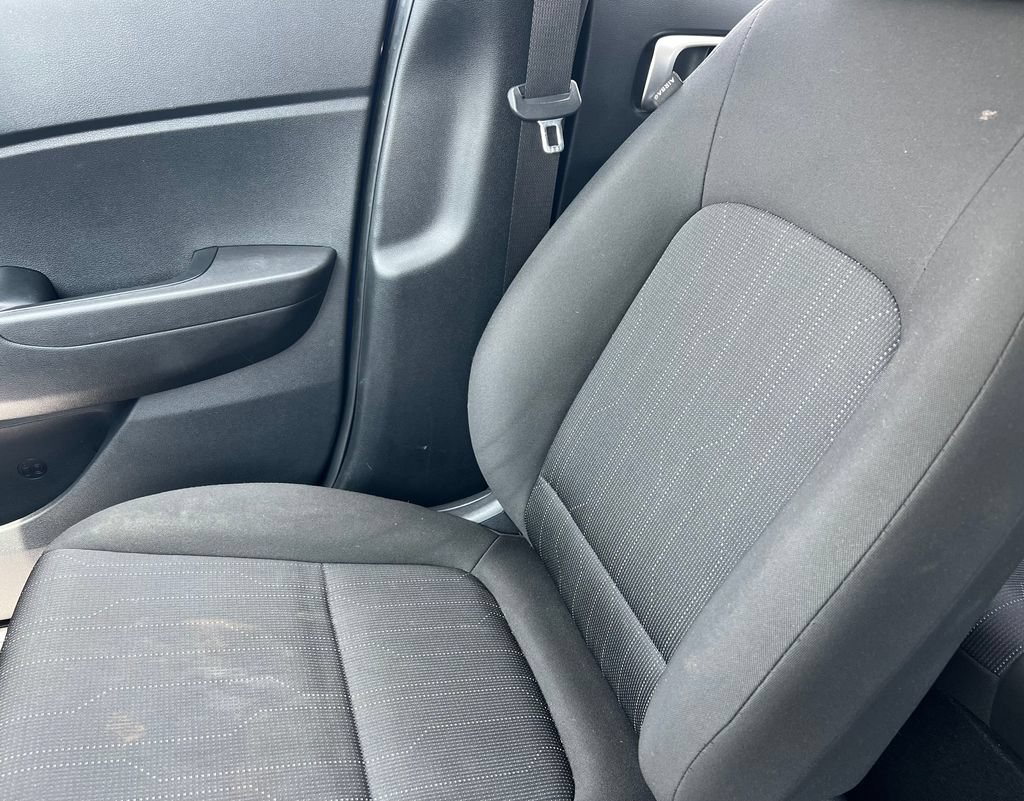 Used 2021 Hyundai Venue SE FWD image 29