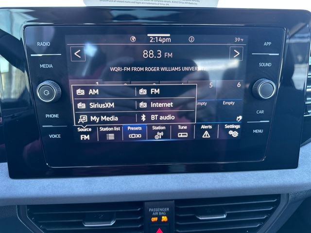 Certified 2025 Volkswagen Jetta SE w/ Sunroof Package image 25