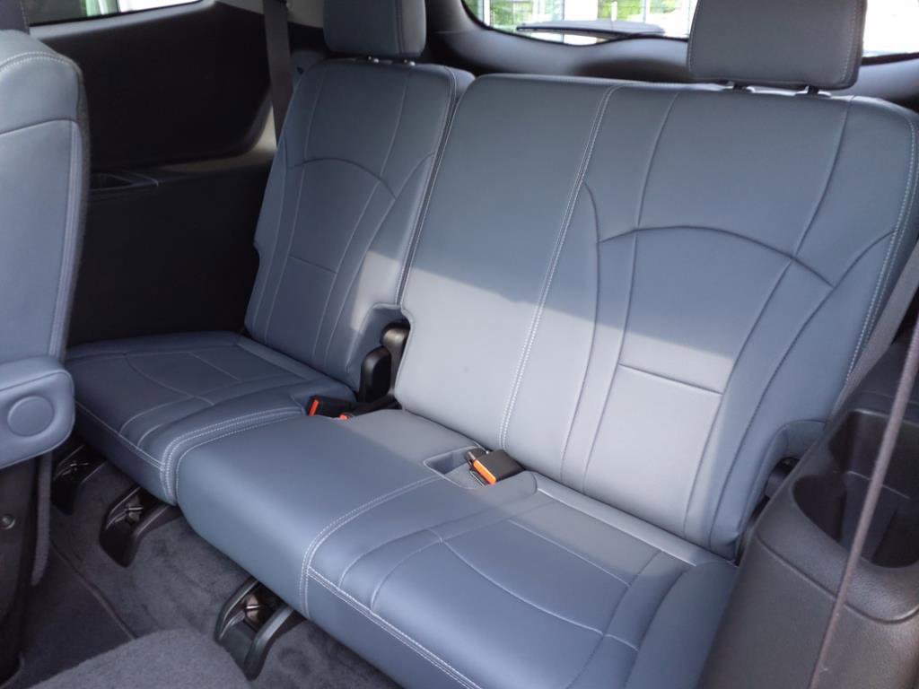 Used 2021 Buick Enclave Essence w/ Sport Touring Edition image 11