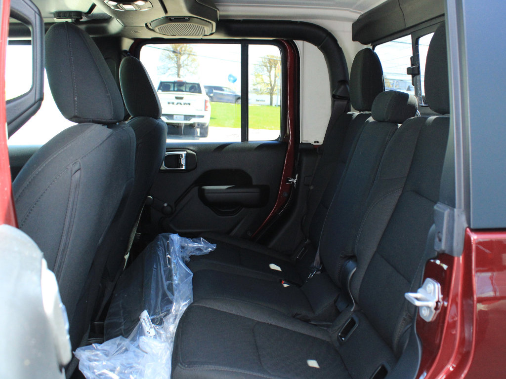 Certified 2021 Jeep Gladiator Sport AWD/4WD image 32