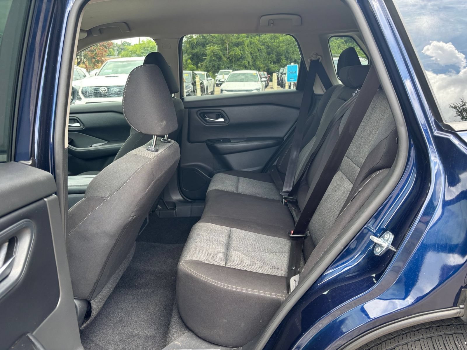 Used 2025 Nissan Rogue SV FWD image 26