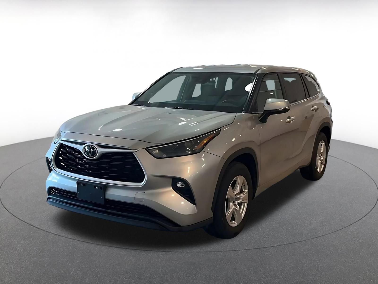 Used 2025 Toyota Highlander LE image 7