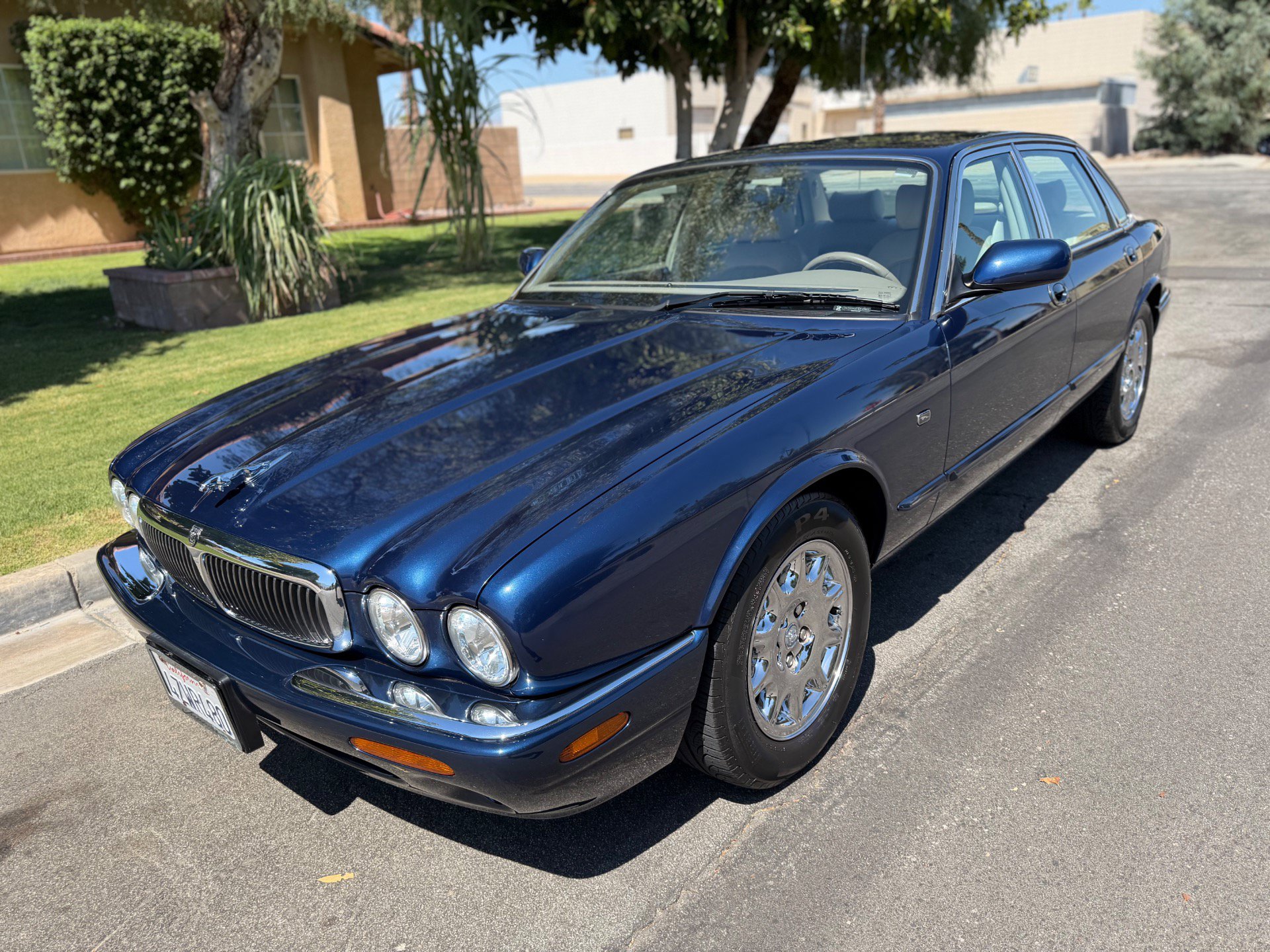 Used 2000 Jaguar XJ8 RWD image 4