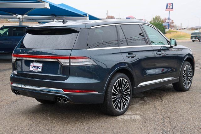 Used 2023 Lincoln Aviator Black Label w/ Class IV Trailer Tow Package image 3