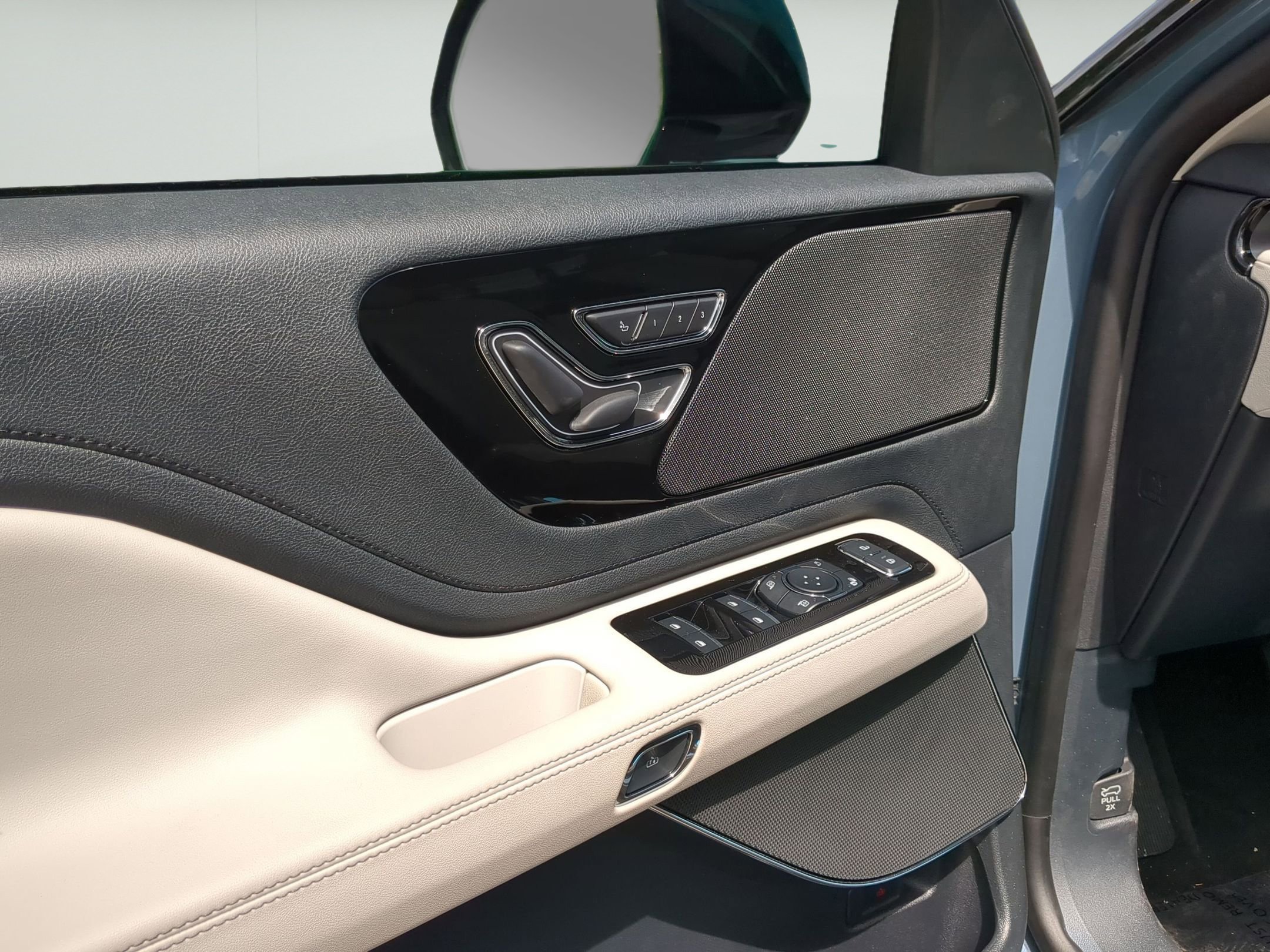 New 2026 Lincoln Aviator 2WD image 12
