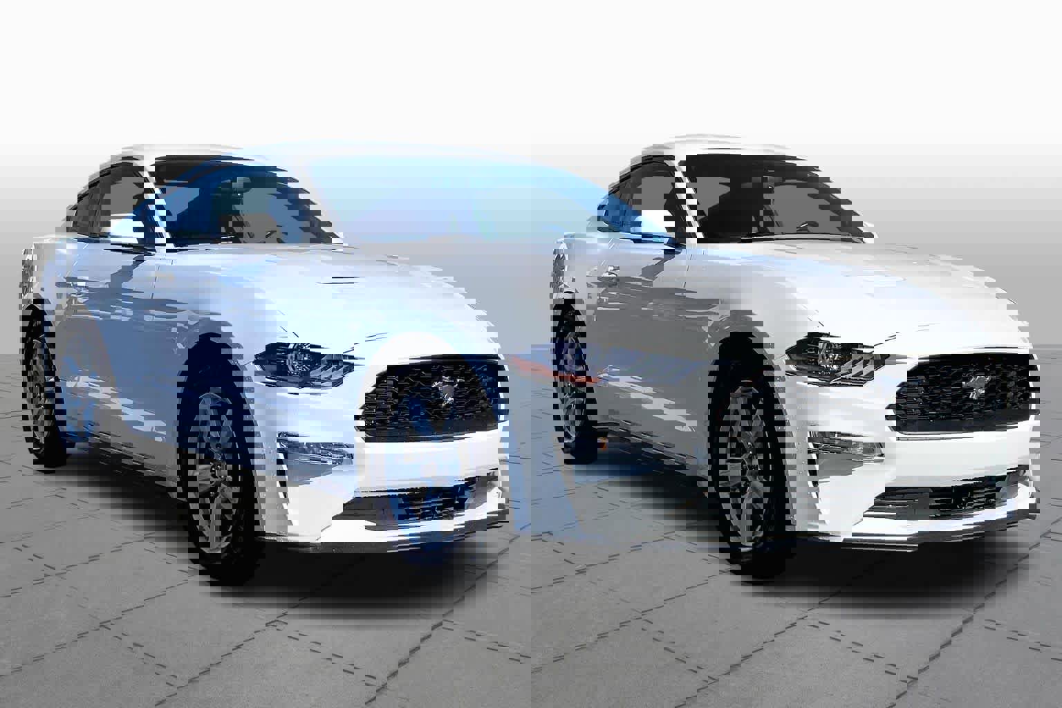 Used 2018 Ford Mustang EcoBoost image 3