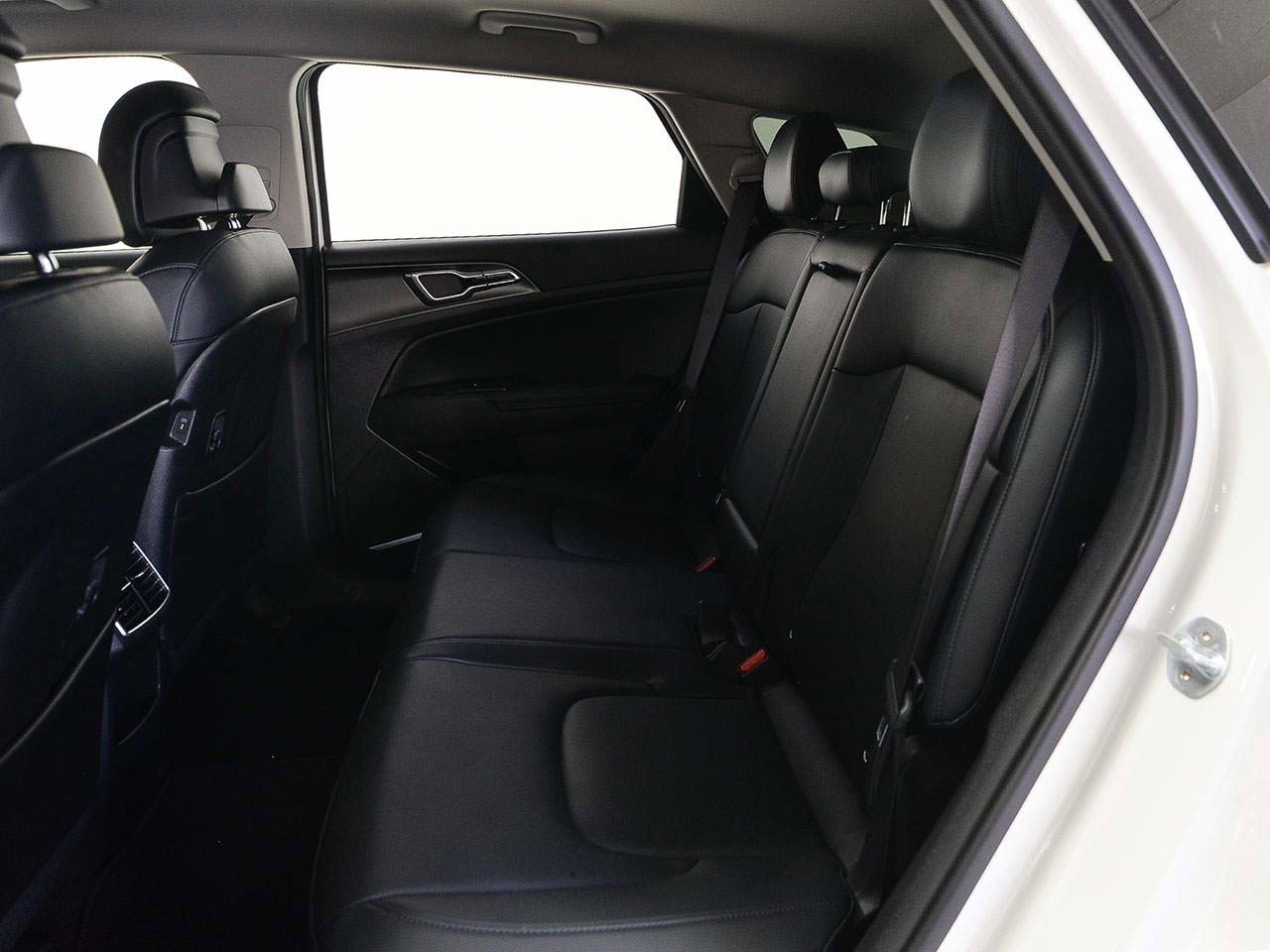 Used 2023 Kia Sportage EX image 8