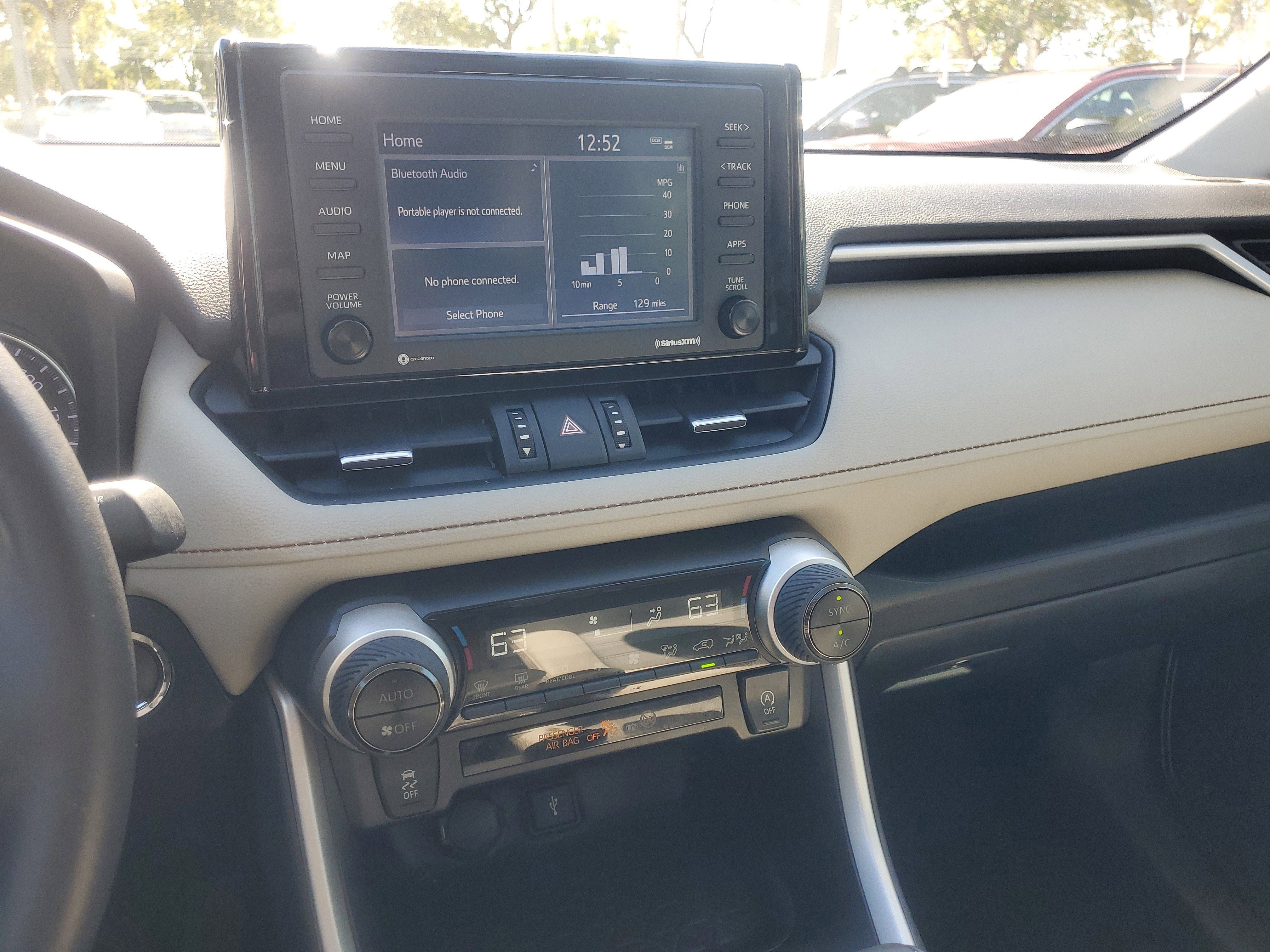 Used 2022 Toyota RAV4 XLE Premium image 27