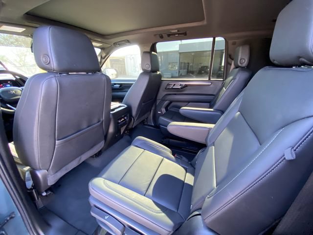 Used 2025 Chevrolet Suburban Z71 w/ Comfort Package AWD/4WD image 14