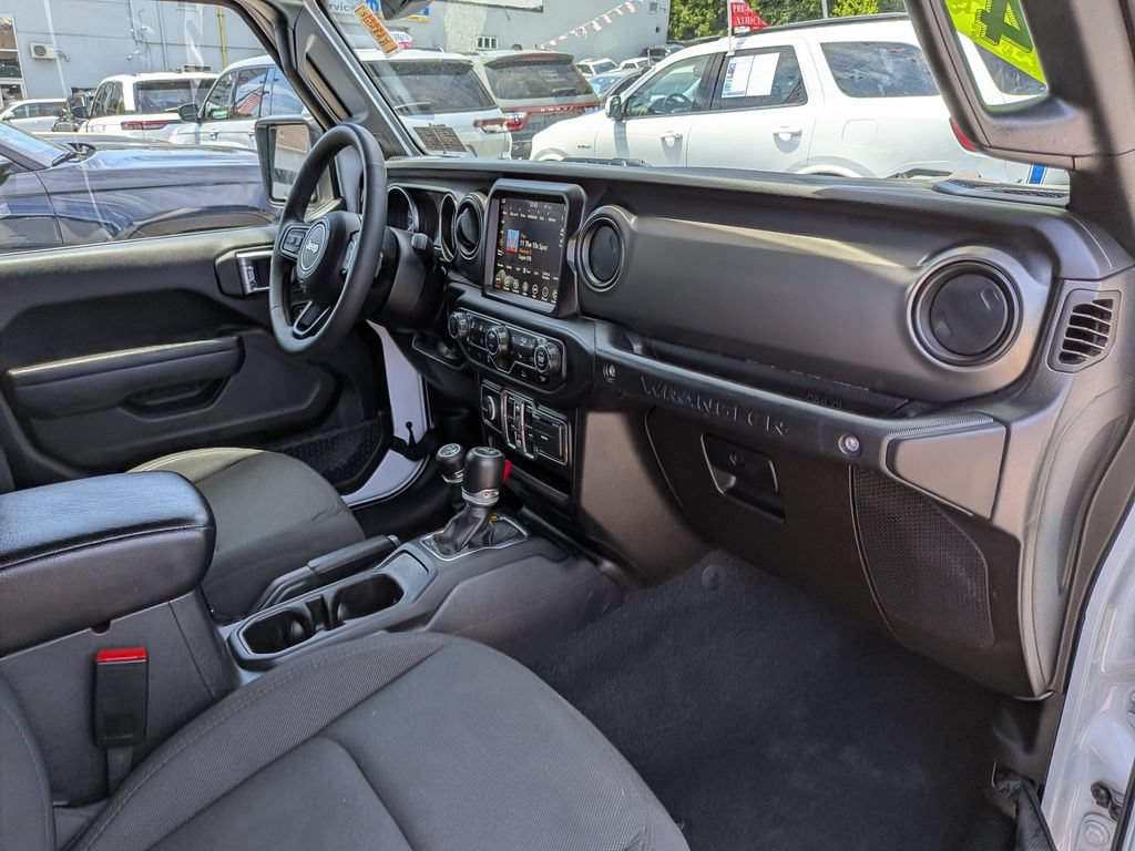 Used 2023 Jeep Wrangler Unlimited w/ Sun & Screen Package AWD/4WD image 25
