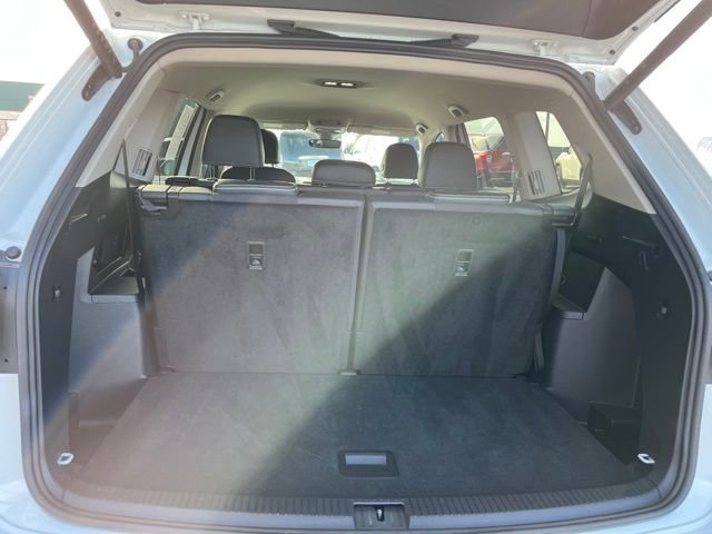 Used 2025 Volkswagen Atlas SE image 33