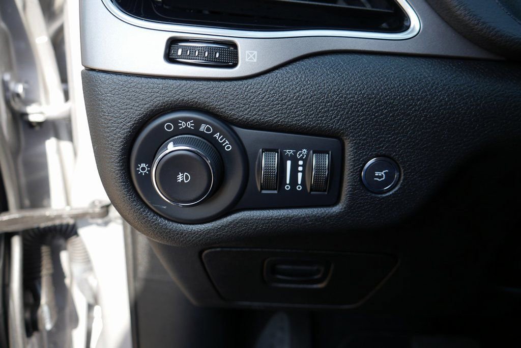 Used 2022 Jeep Cherokee Limited image 15