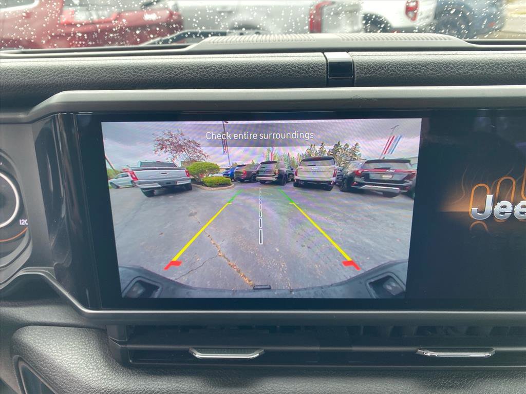 Used 2024 Jeep Gladiator Sport AWD/4WD image 14