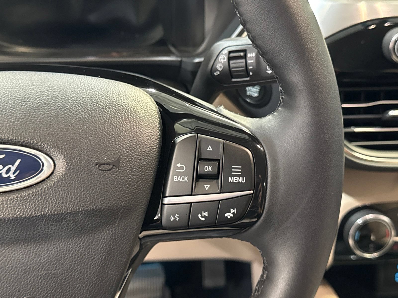 Used 2022 Ford Escape Titanium AWD/4WD image 30