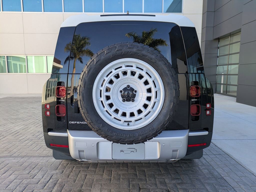 New 2025 Land Rover Defender 130 S image 5