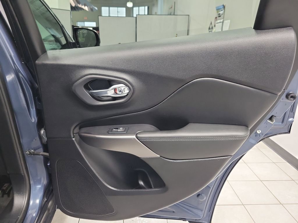 Used 2020 Jeep Cherokee Limited AWD/4WD image 19