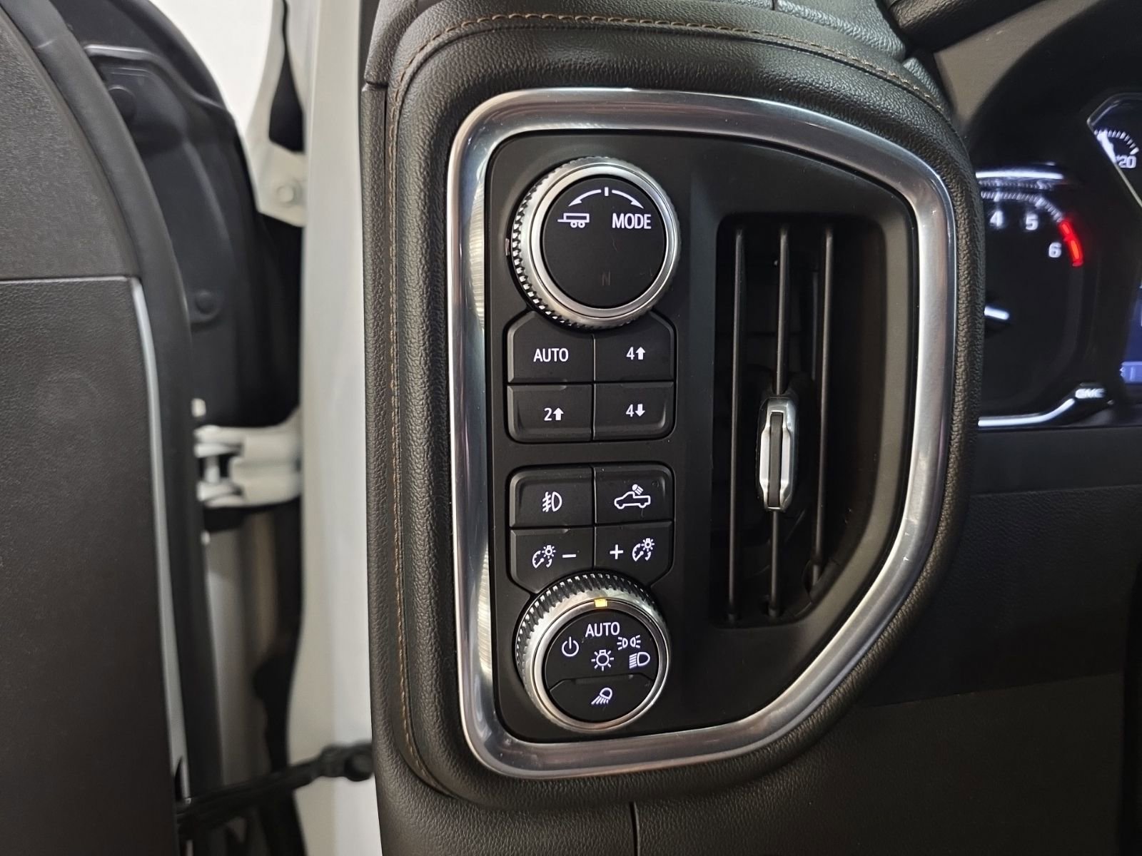 Used 2020 GMC Sierra 1500 AT4 w/ AT4 Premium Package image 14