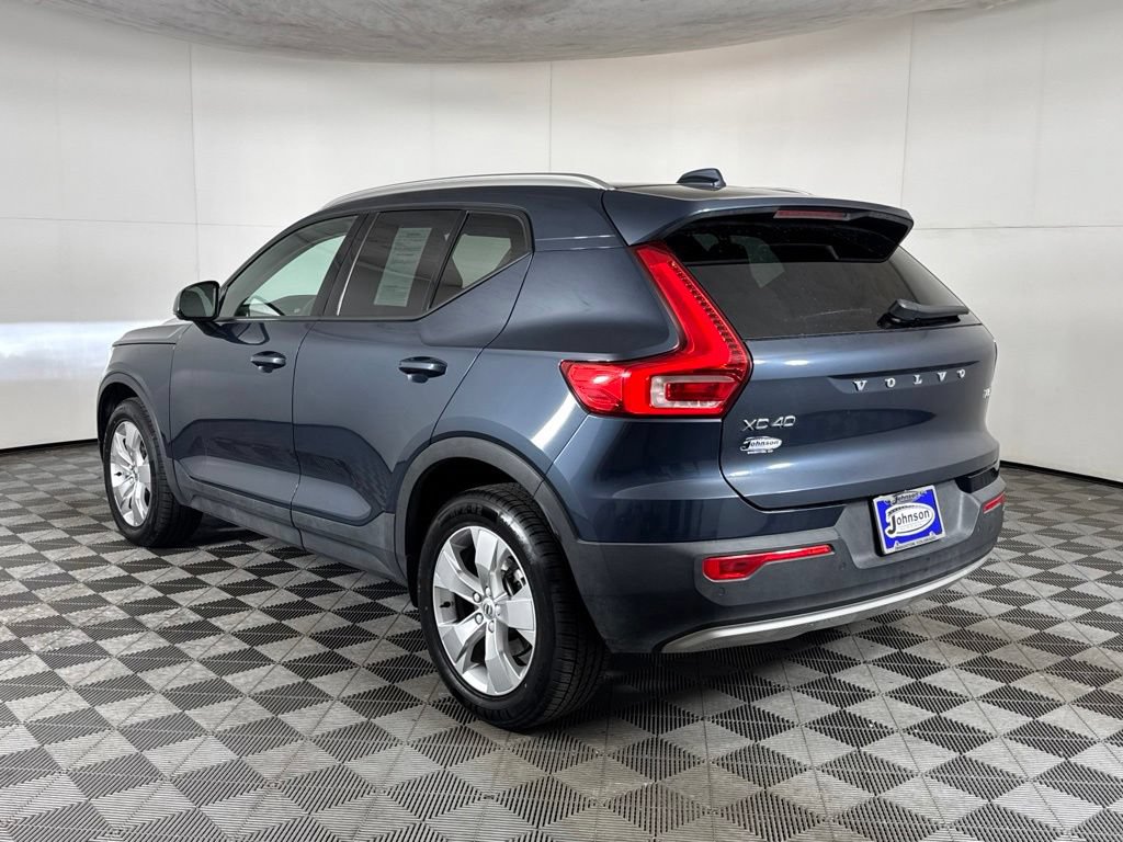 Used 2022 Volvo XC40 T5 Momentum AWD/4WD image 7