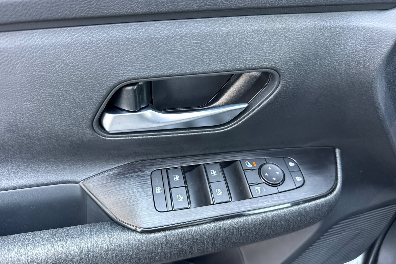 New 2026 Nissan Kicks SV FWD image 8