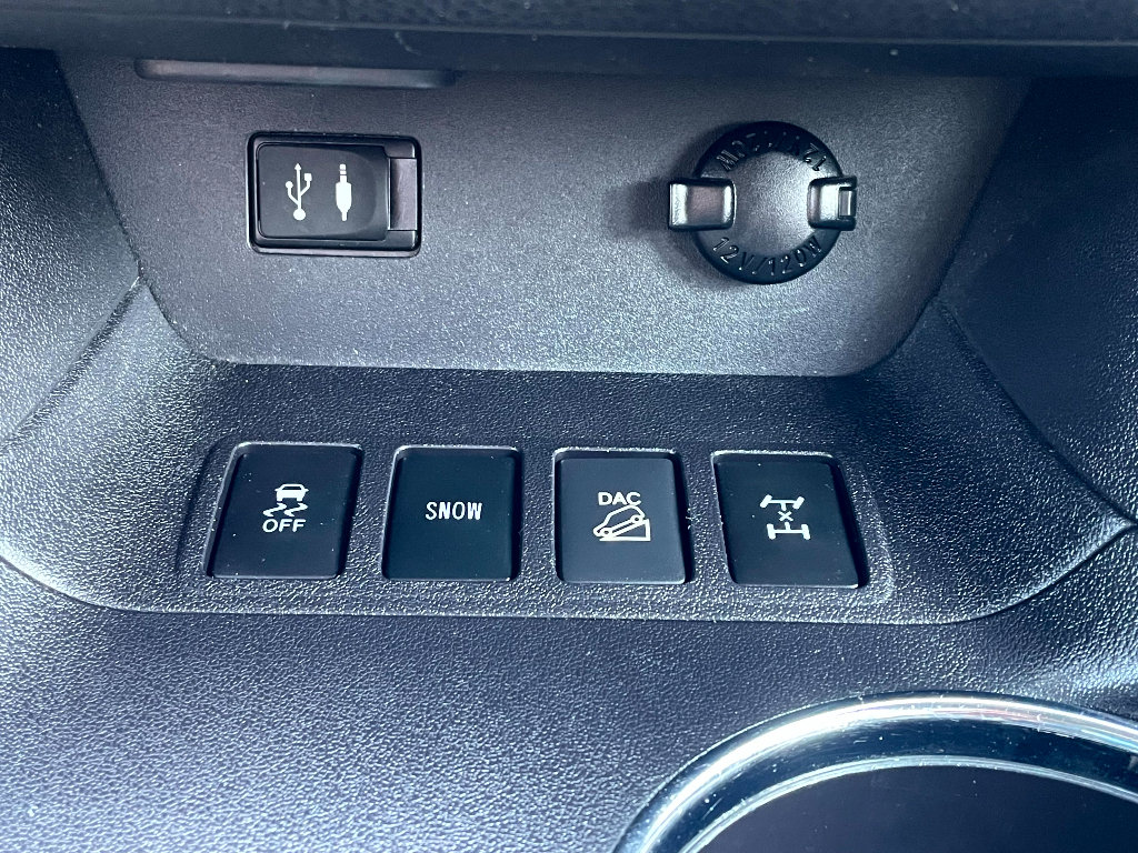 Used 2015 Toyota Highlander XLE AWD/4WD image 18