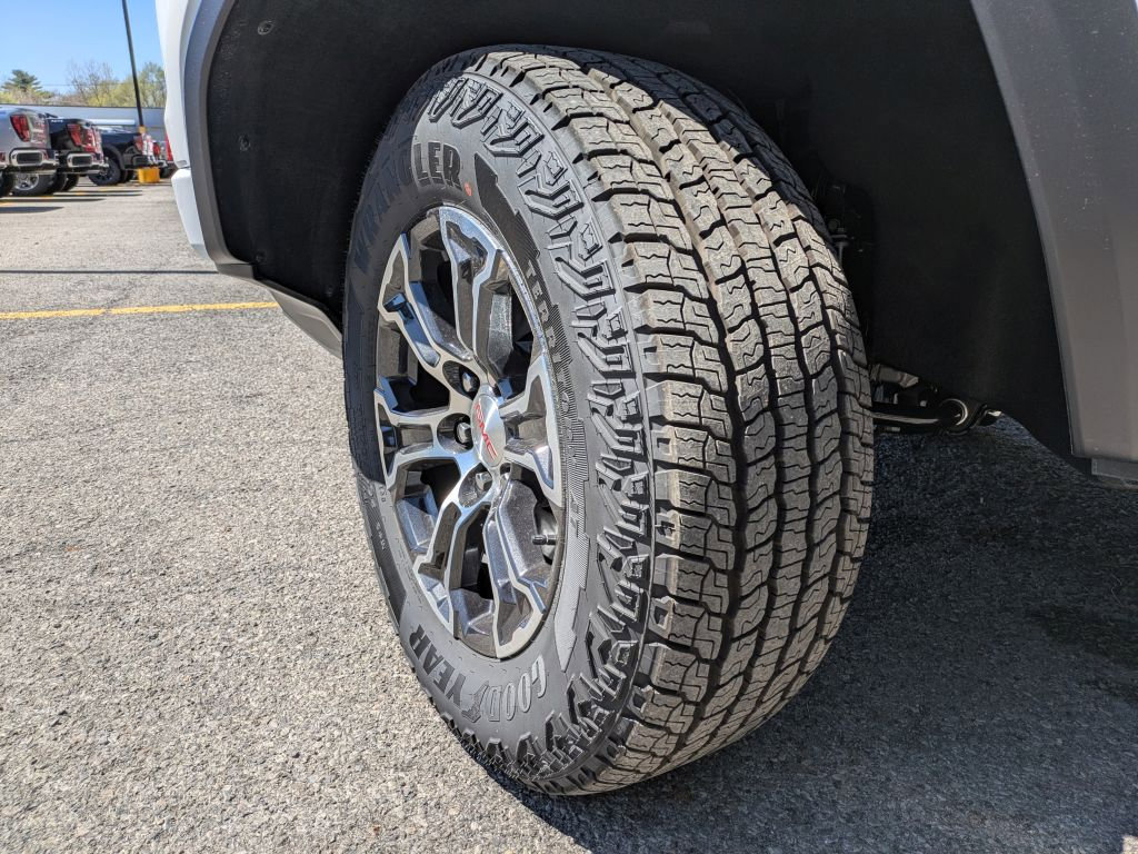 New 2025 GMC Canyon AT4 w/ Technology Plus Package AWD/4WD image 38