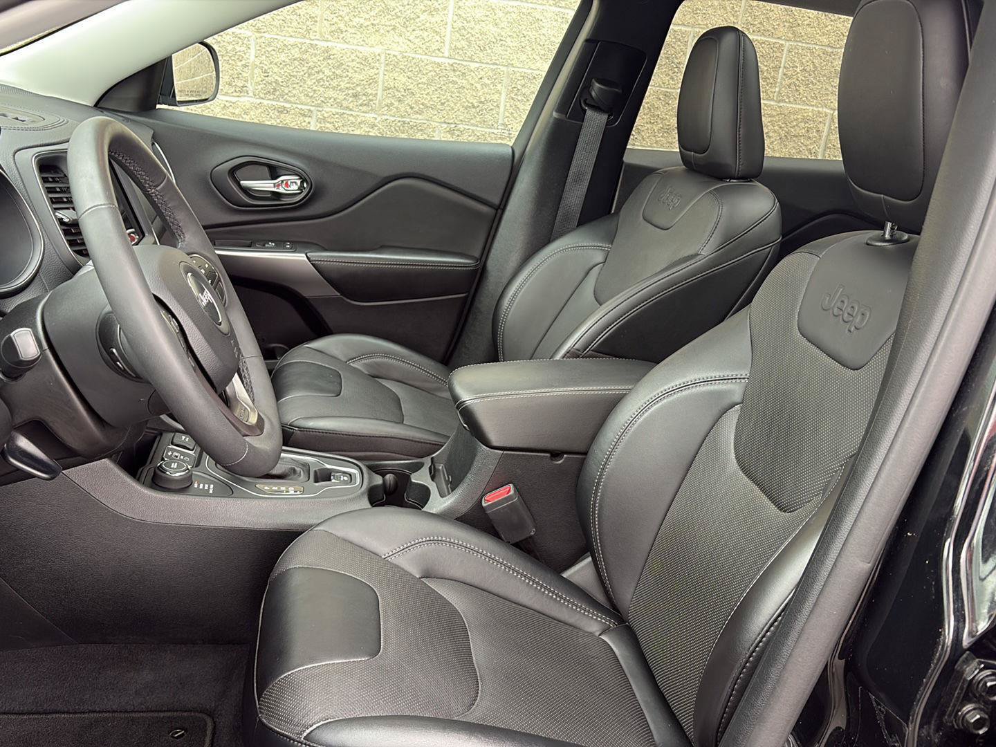 Used 2022 Jeep Cherokee Latitude Lux w/ Sun & Sound Group AWD/4WD image 6