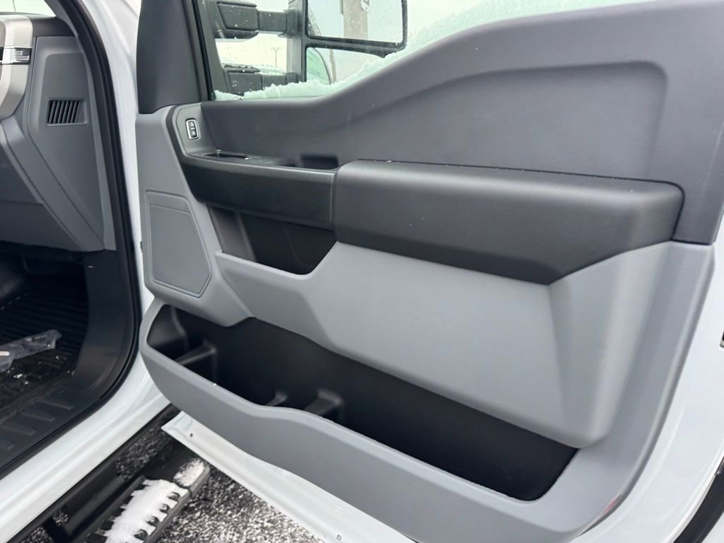 New 2025 Ford F450 XL w/ XL Chrome Package image 35