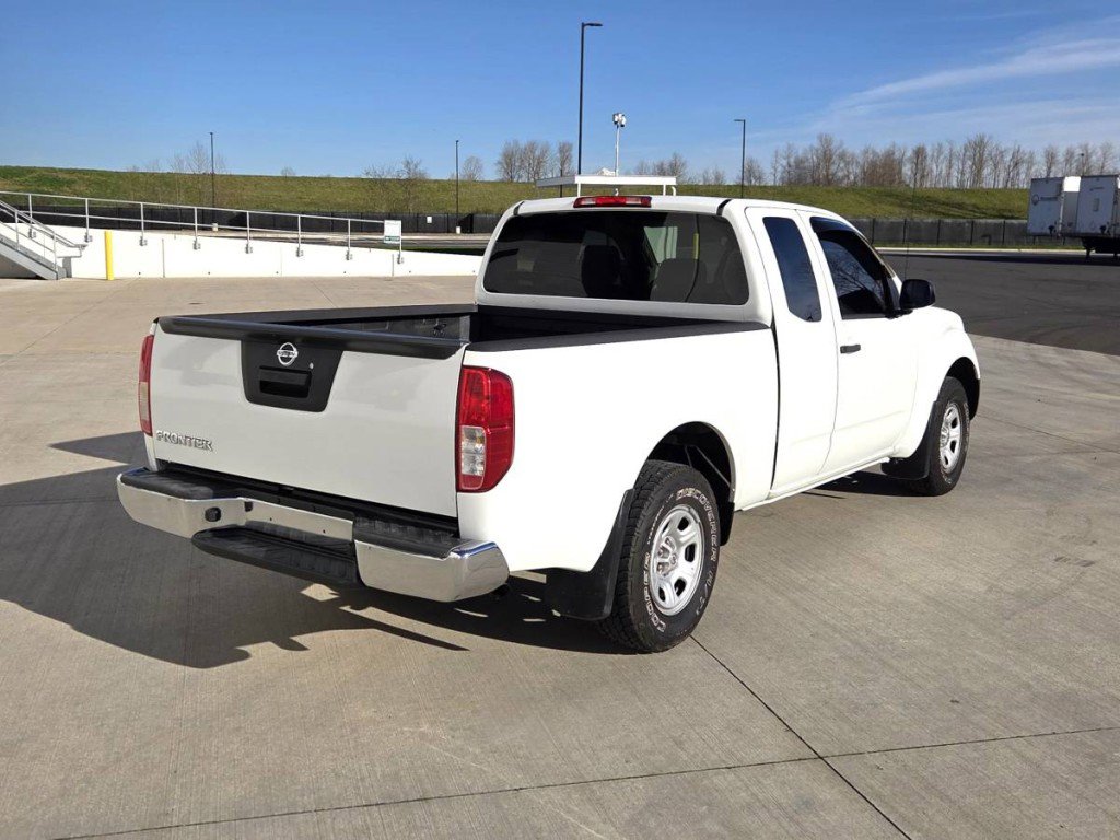 Used 2015 Nissan Frontier S RWD image 5