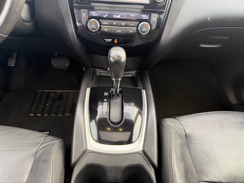 Used 2015 Nissan Rogue SL w/ SL Premium Package image 38