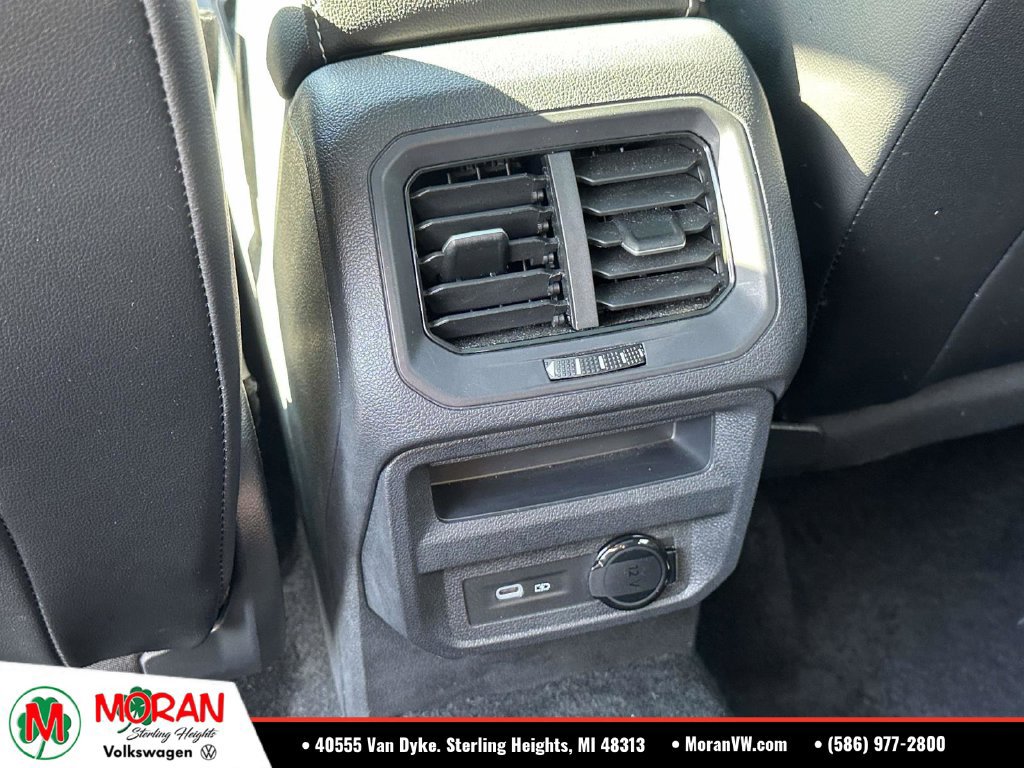 Used 2024 Volkswagen Tiguan SE R-Line AWD/4WD image 14