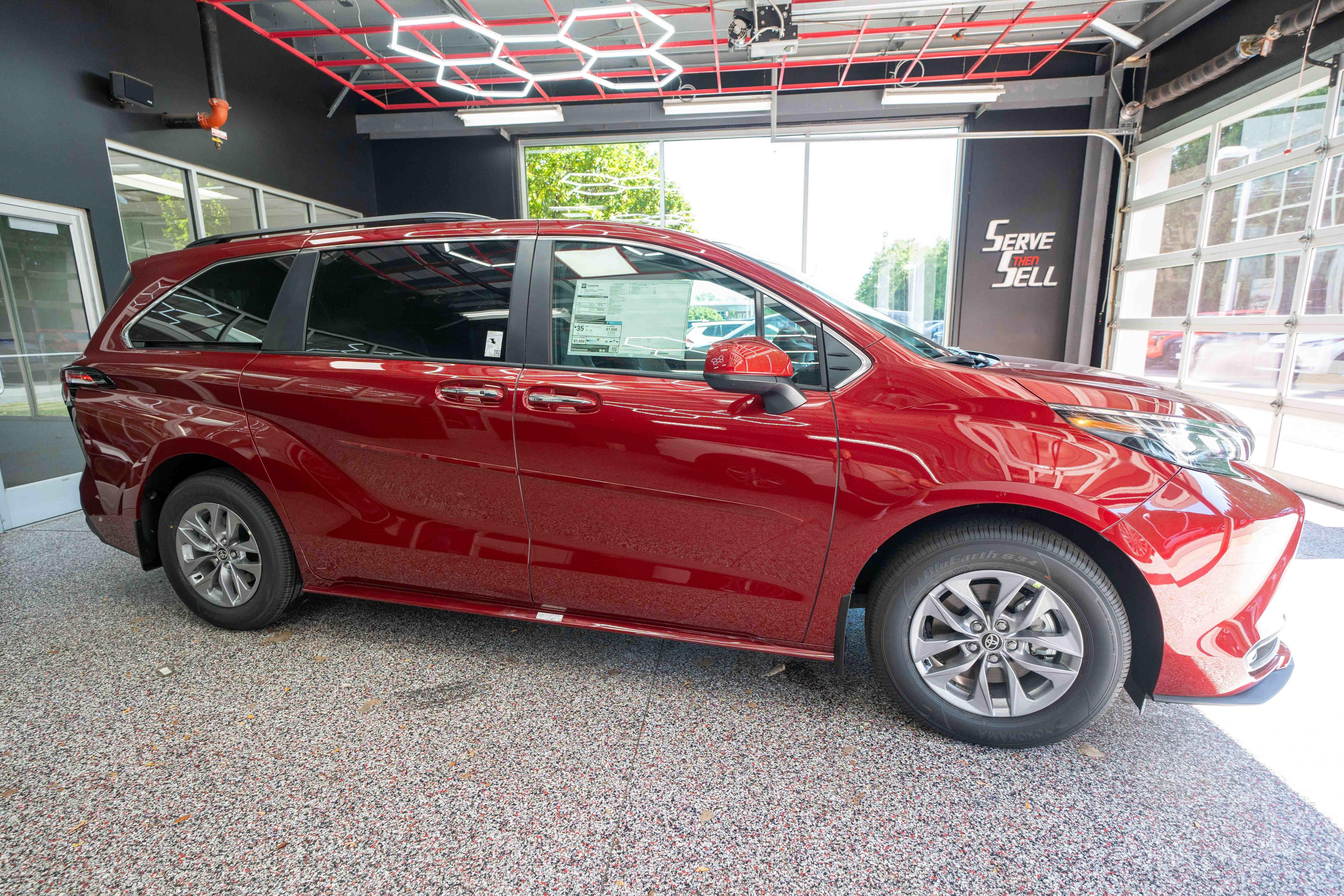 New 2026 Toyota Sienna XLE AWD/4WD image 5
