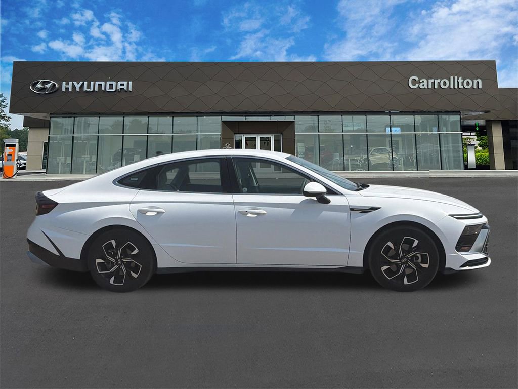 Used 2025 Hyundai Sonata SEL FWD image 4