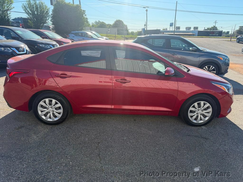 Used 2021 Hyundai Accent SE FWD image 4
